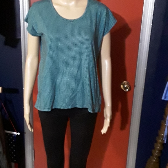 Michael Kors Tops - Michael Kors geometric hi/lo blouse size M